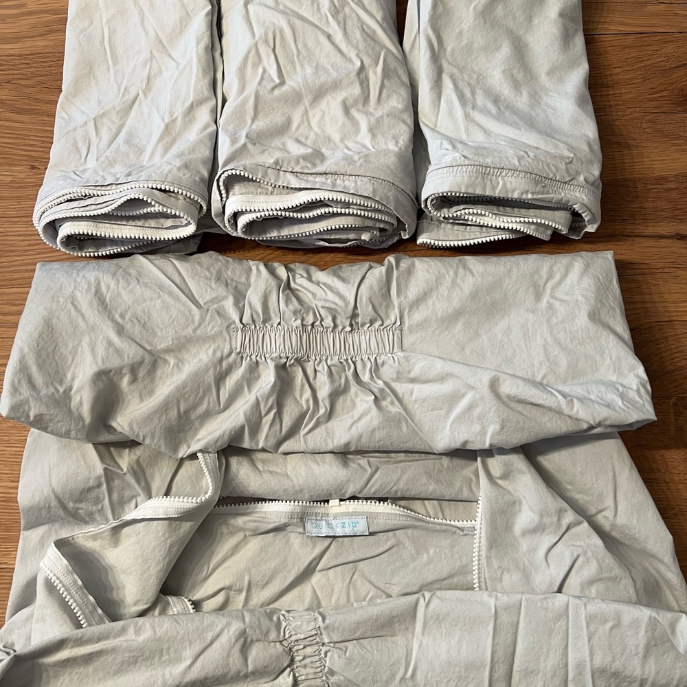 Quick zip crib set EUC. We loved for easy sheet change at 2am!